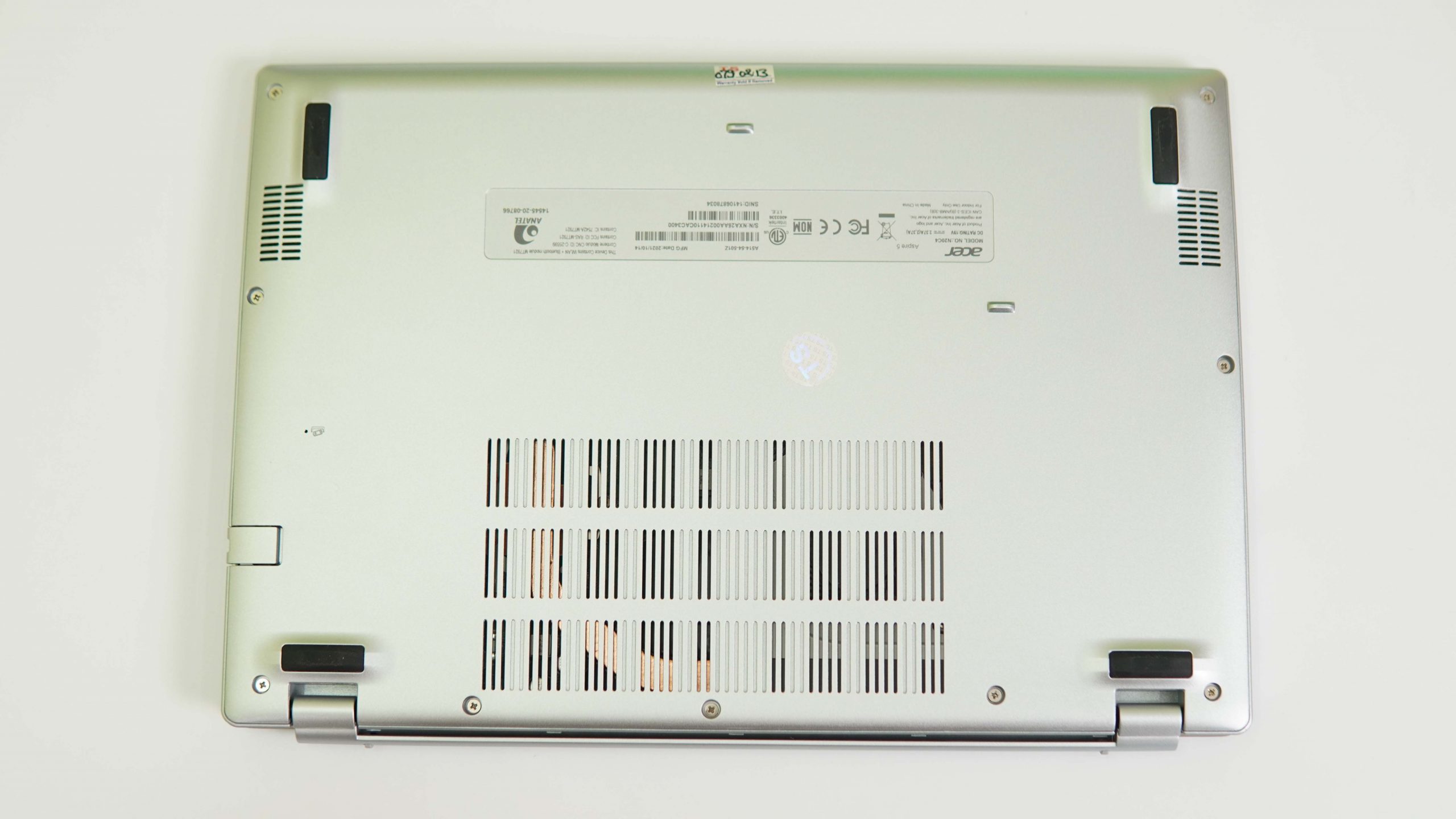 Bottom side of Acer Aspire 5 2021