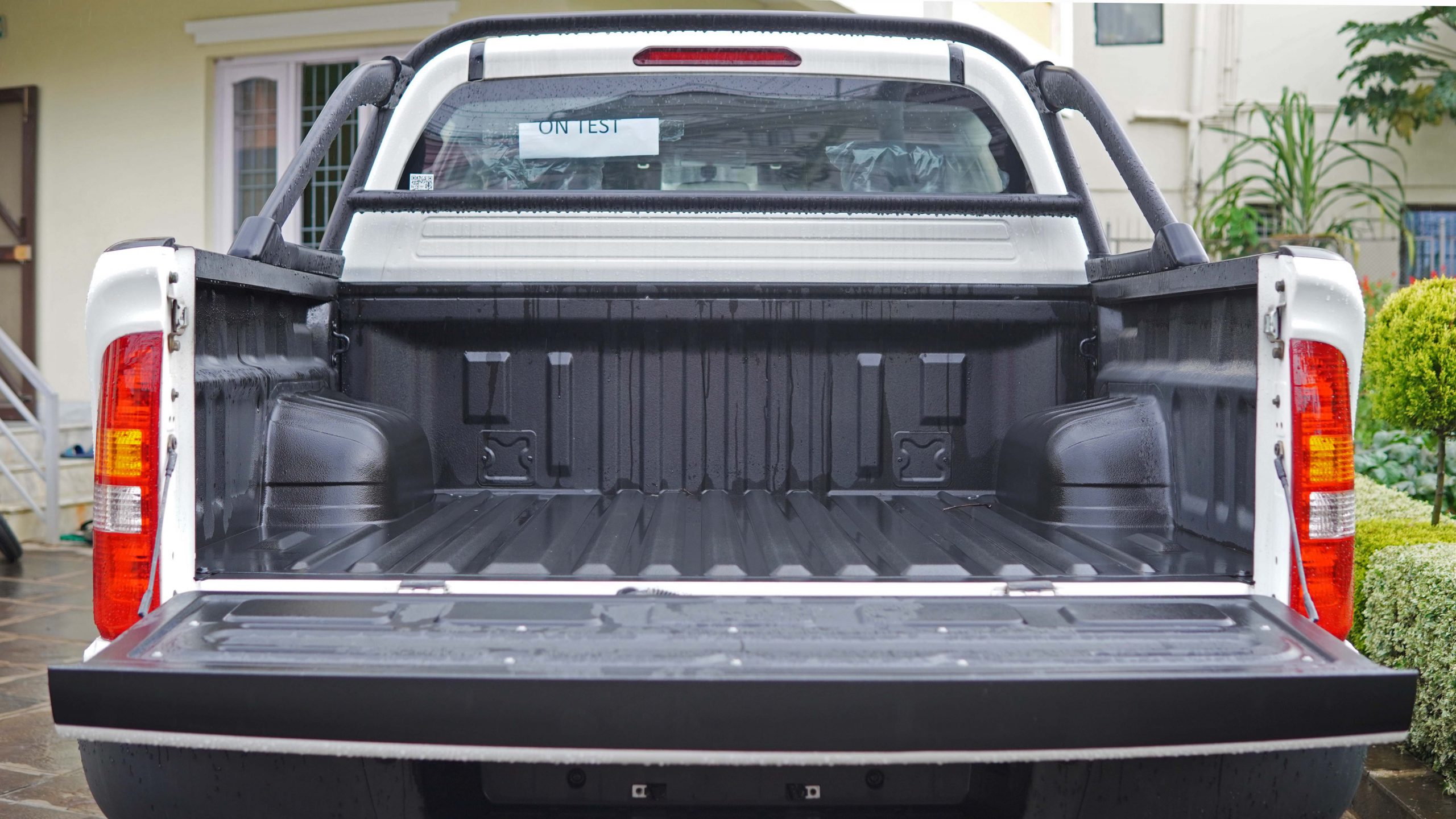 Bed Liner and Anti Roll Bar in Foton Tunland E+