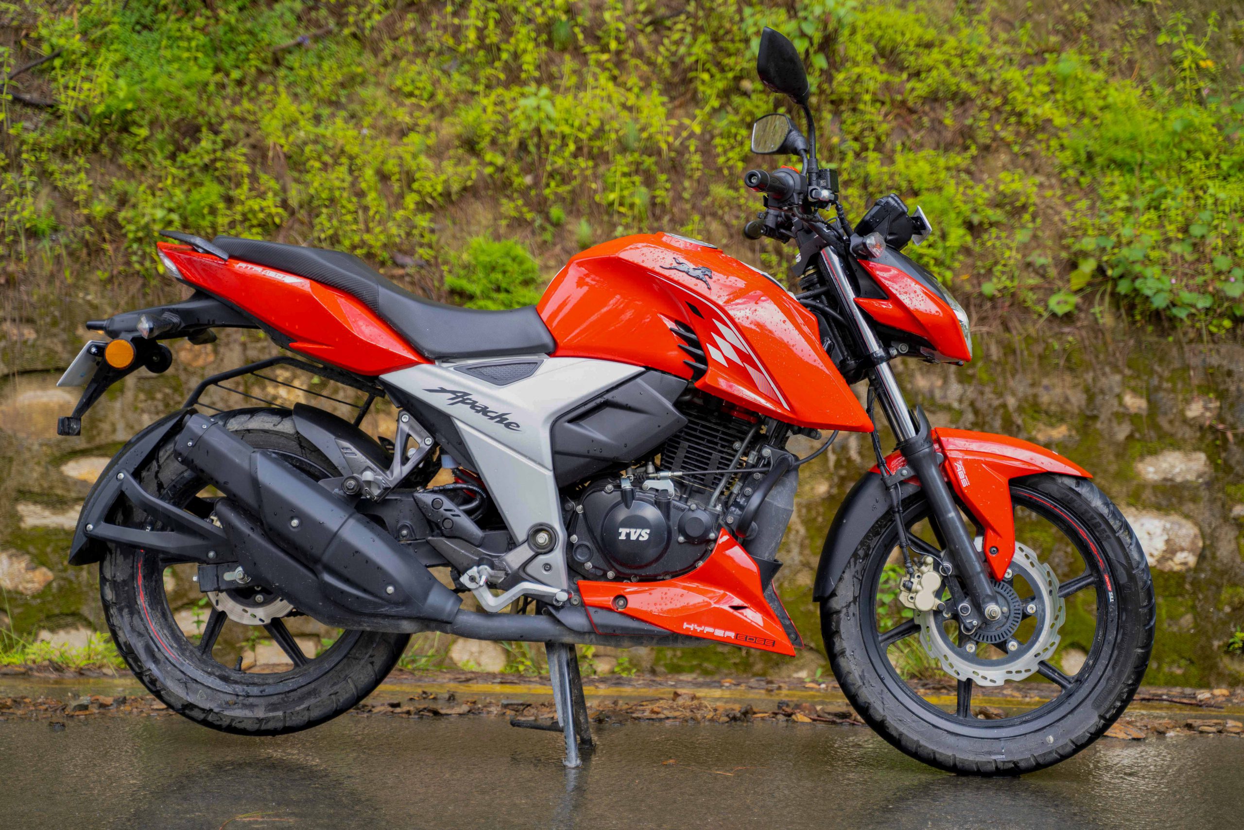 Side Styling in TVS Apache RTR 160 4V