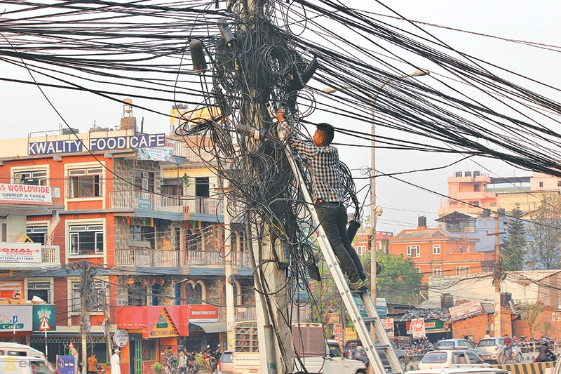 KMC starts management of wires threaded on electric poles
