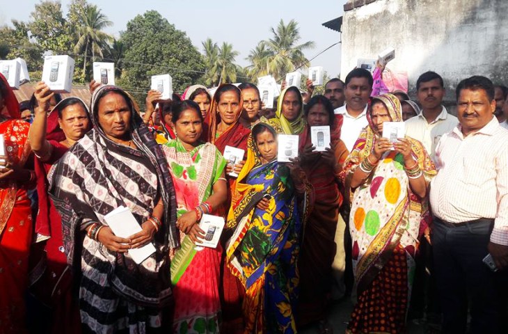 Mobile Phones Distributed to 63 Farmers Group