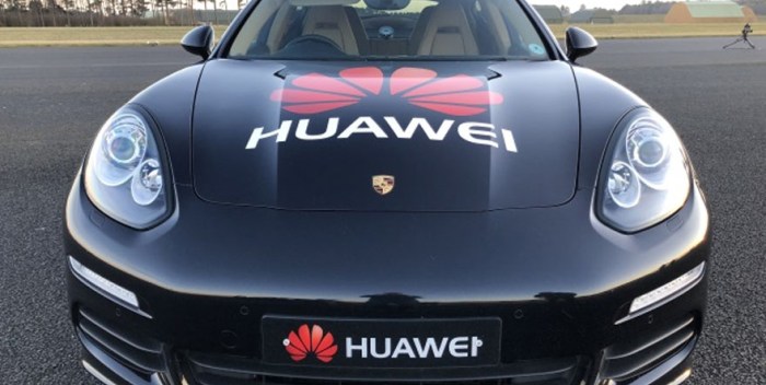 Huawei Mate 10 Pro Becomes the First AI-Powered Smartphone to Drive a Car