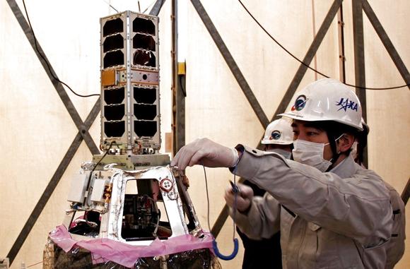 A Tricom-1R microsatellite being readied for launch by an SS-520 rocket.