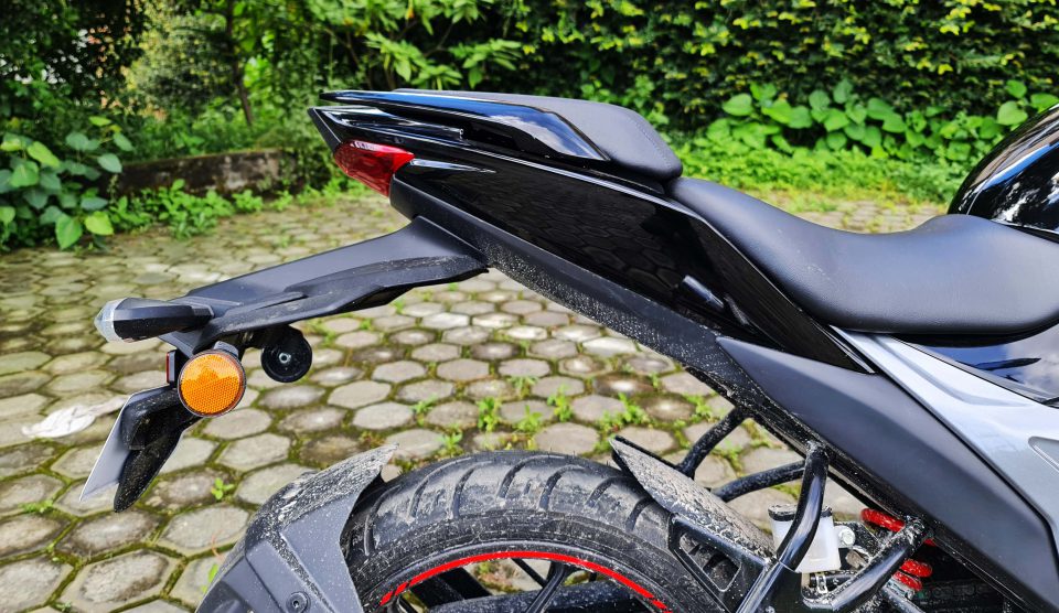 gixxer 155 bs6 seat height