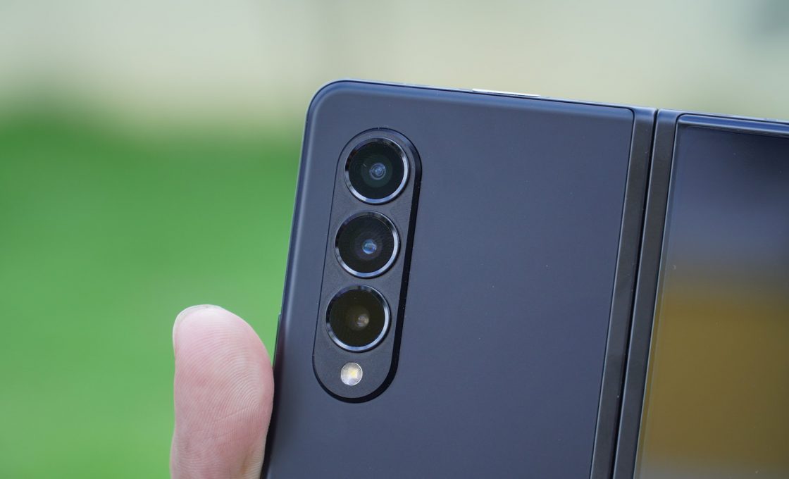 z fold 2 camera