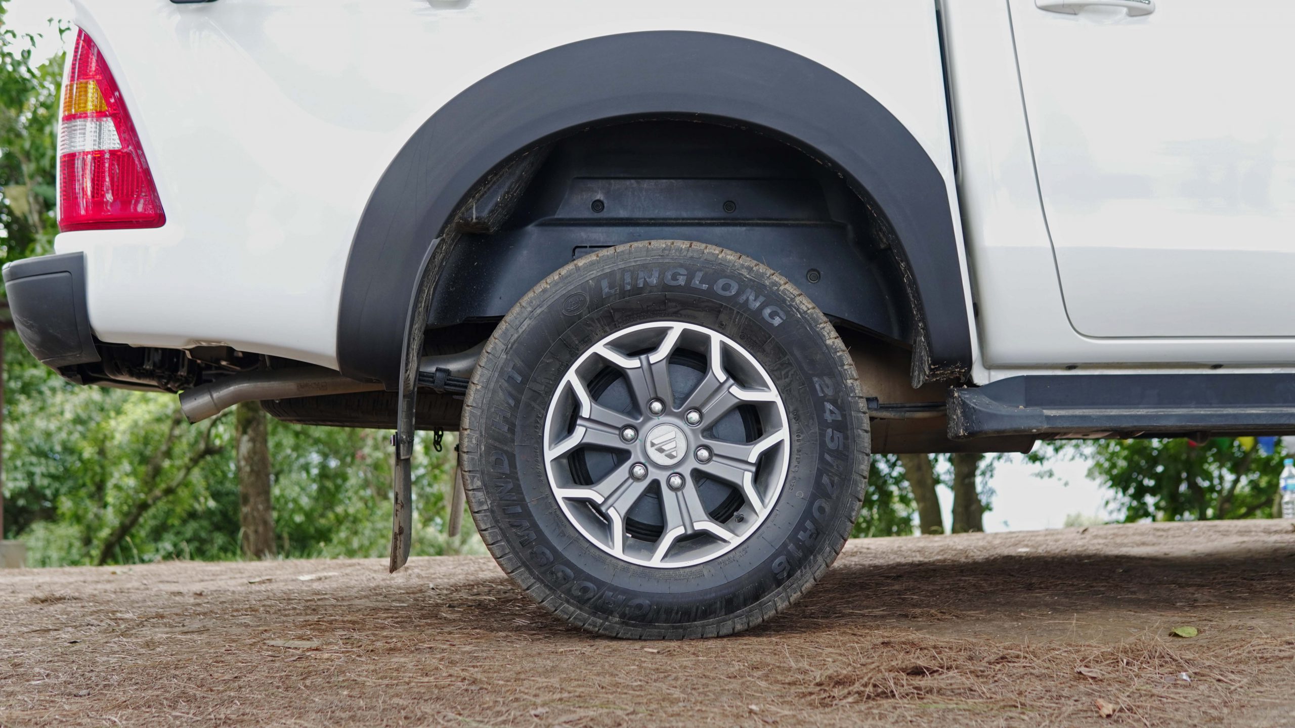 New Alloy Wheels with Gaping Space in Foton Tunland E+