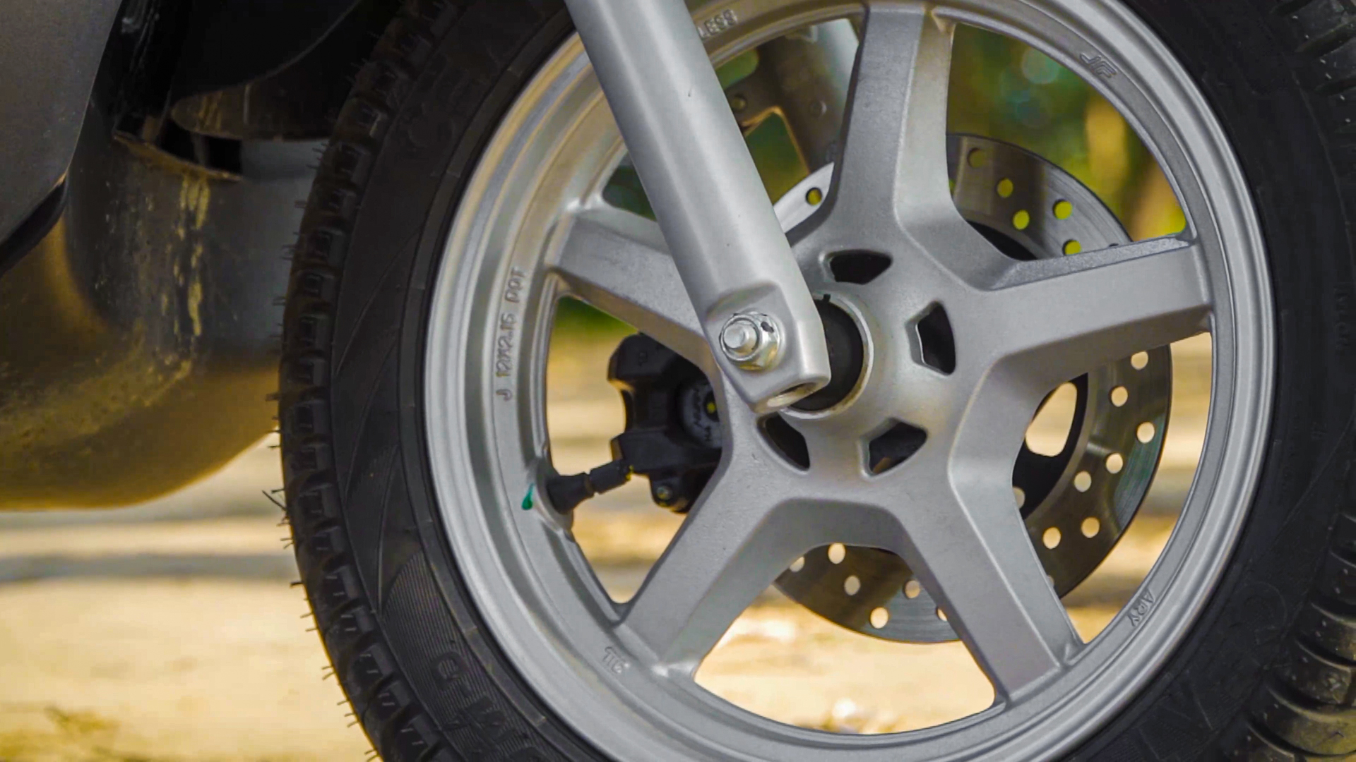 Silver Alloy Wheels in Suzuki Access 125
