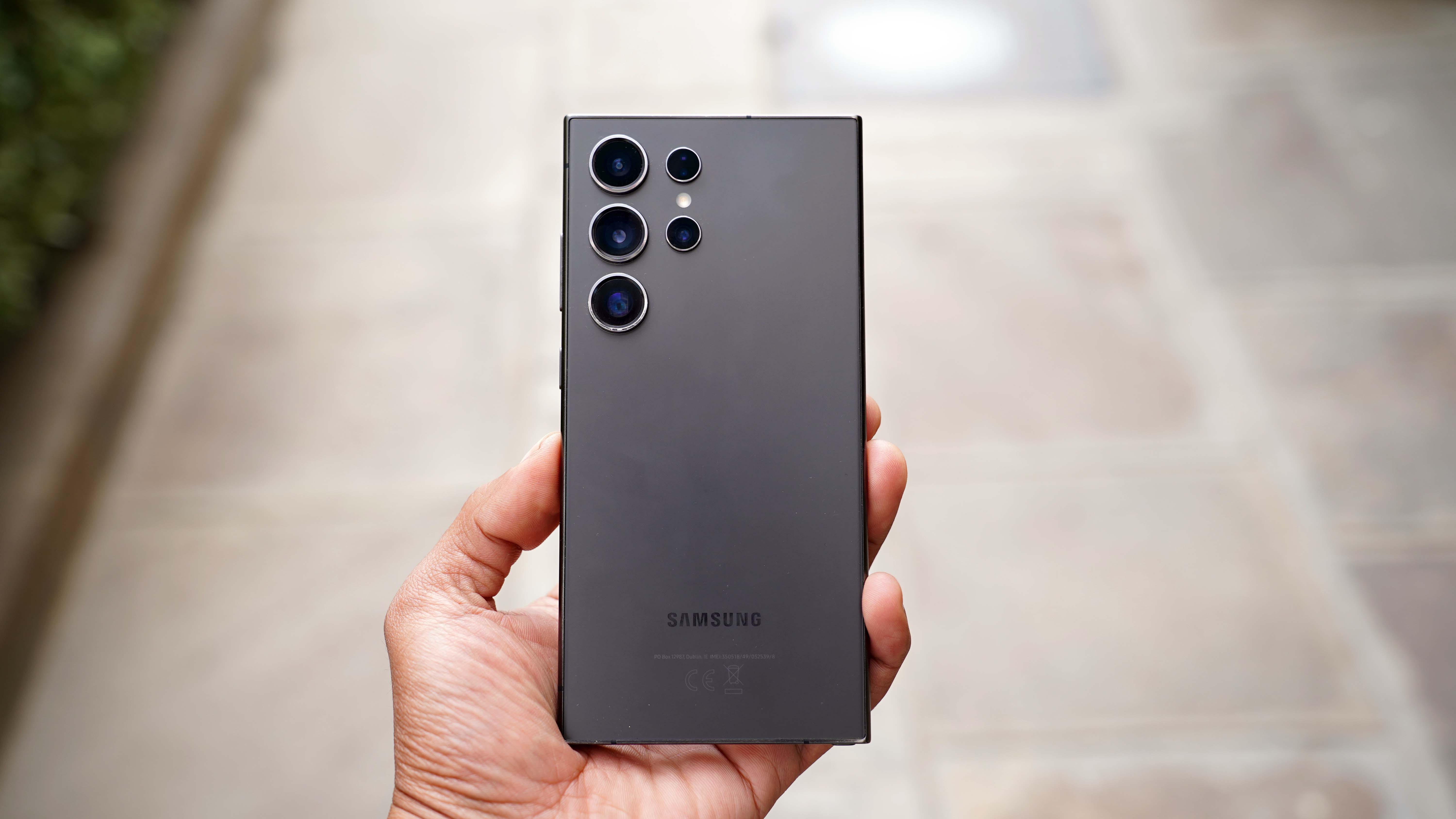 Samsung Galaxy S24 Ultra Review AI Powered Flagship Favorite