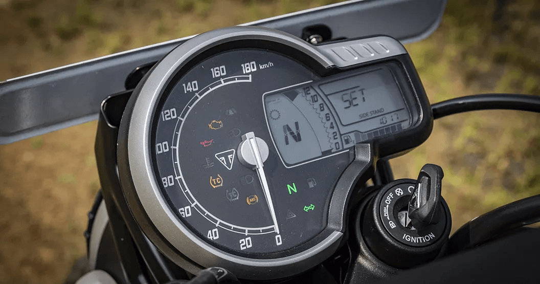 Instrument Cluster in the Scrambler 400 X