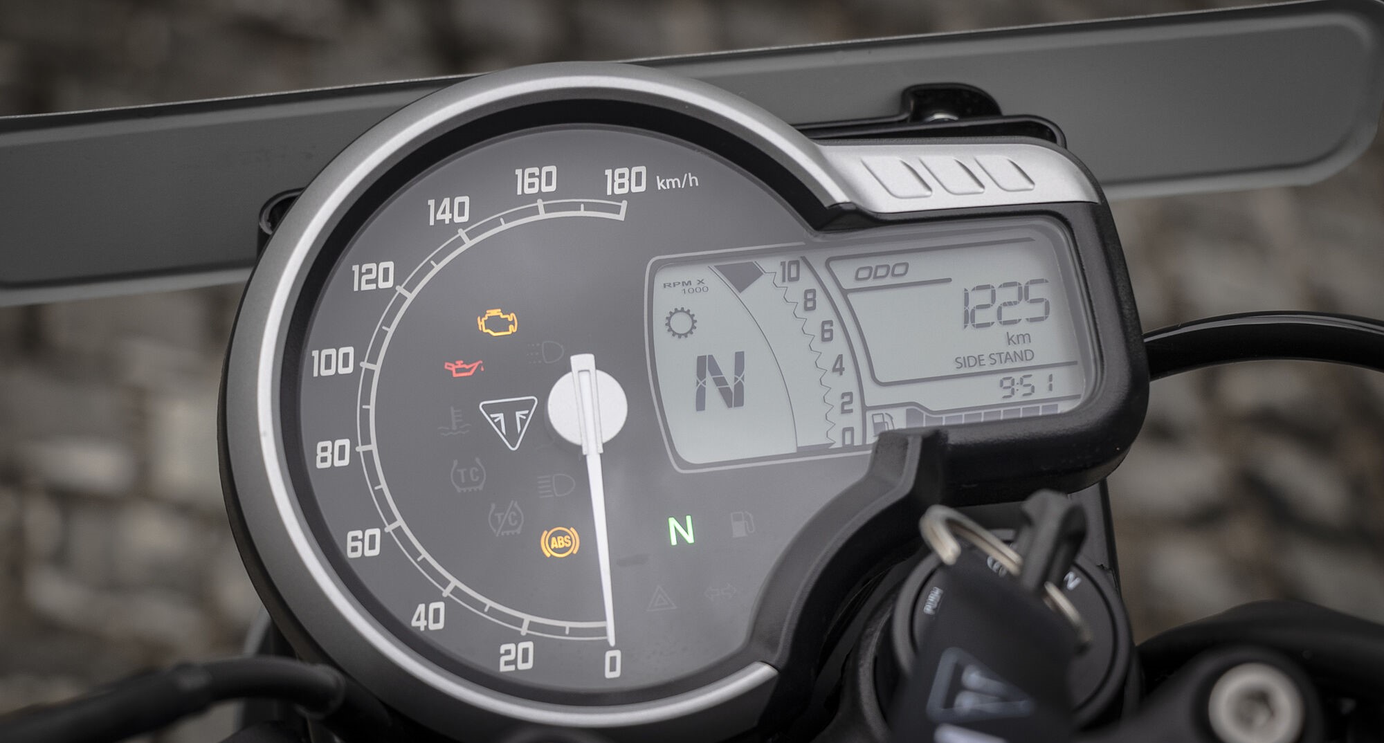 Instrument Cluster in Triumph Speed T4