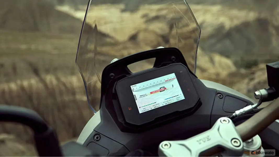 Instrument Cluster in TVS Apache RTX 300